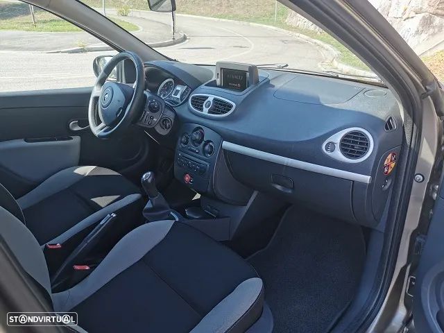 Renault Clio 1.2 16V Confort - 26