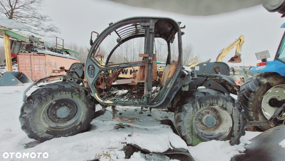 Spalona ładowarka New Holland TH 6.32 na części - 4
