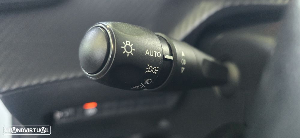 Peugeot 208 BlueHDi 100 Allure - 23