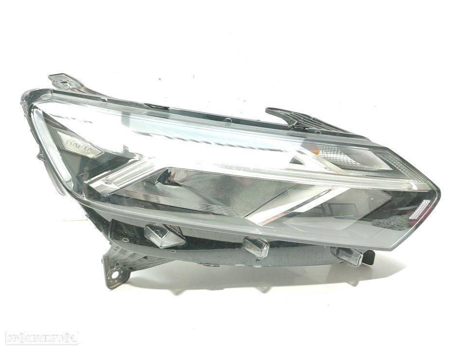 FAROL DIREITO DACIA SANDERO III - 1