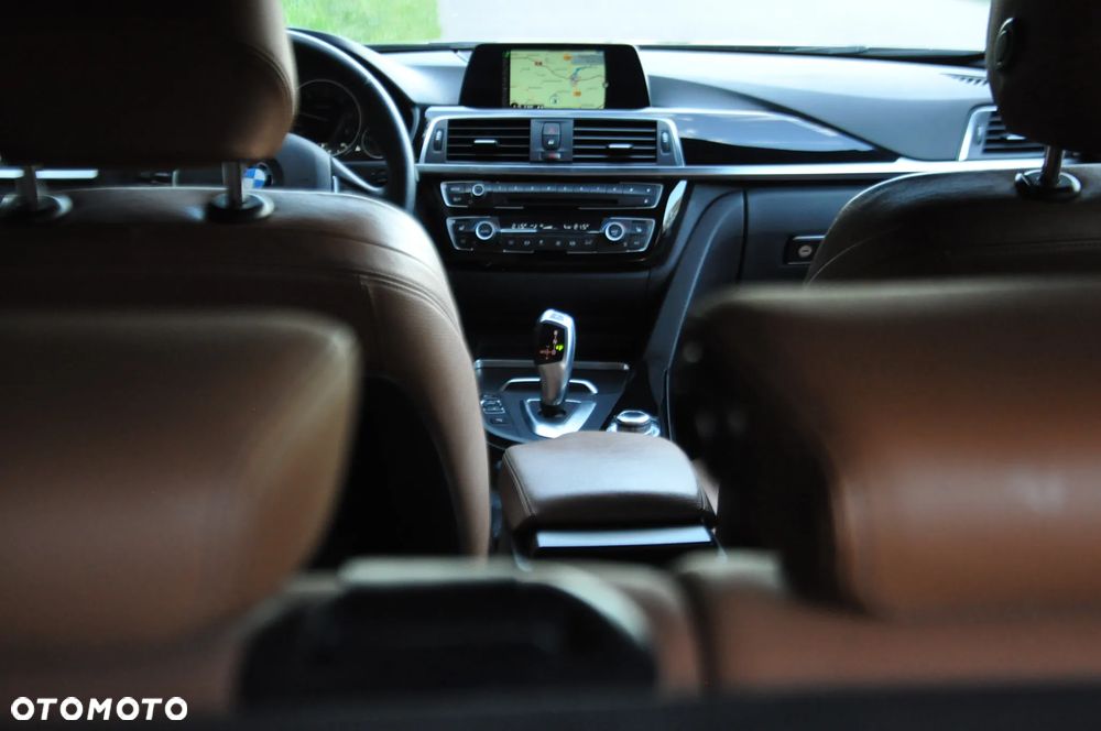 BMW Seria 3 318d Sport Line - 32