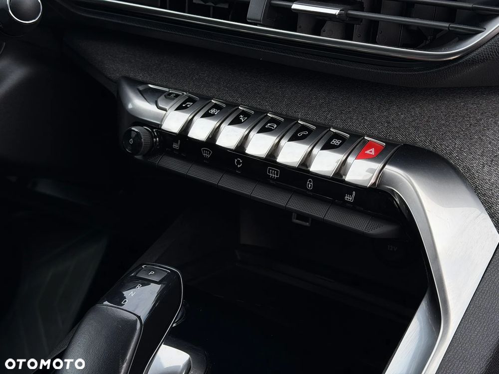 Peugeot 3008 1.6 PureTech GPF Allure S&S EAT8 - 26