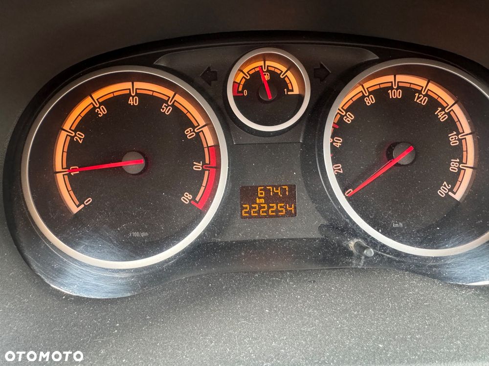 Opel Corsa 1.4 16V Edition 150 - 7