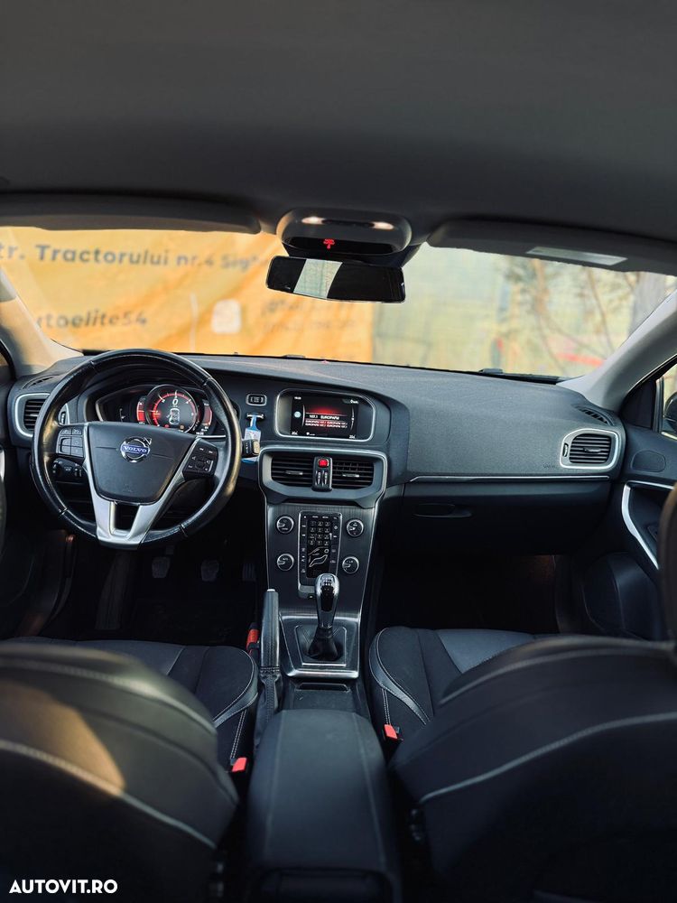 Volvo V40 D4 Momentum - 9