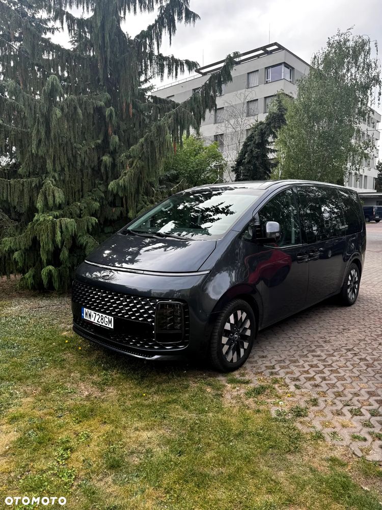 Hyundai Staria - 1