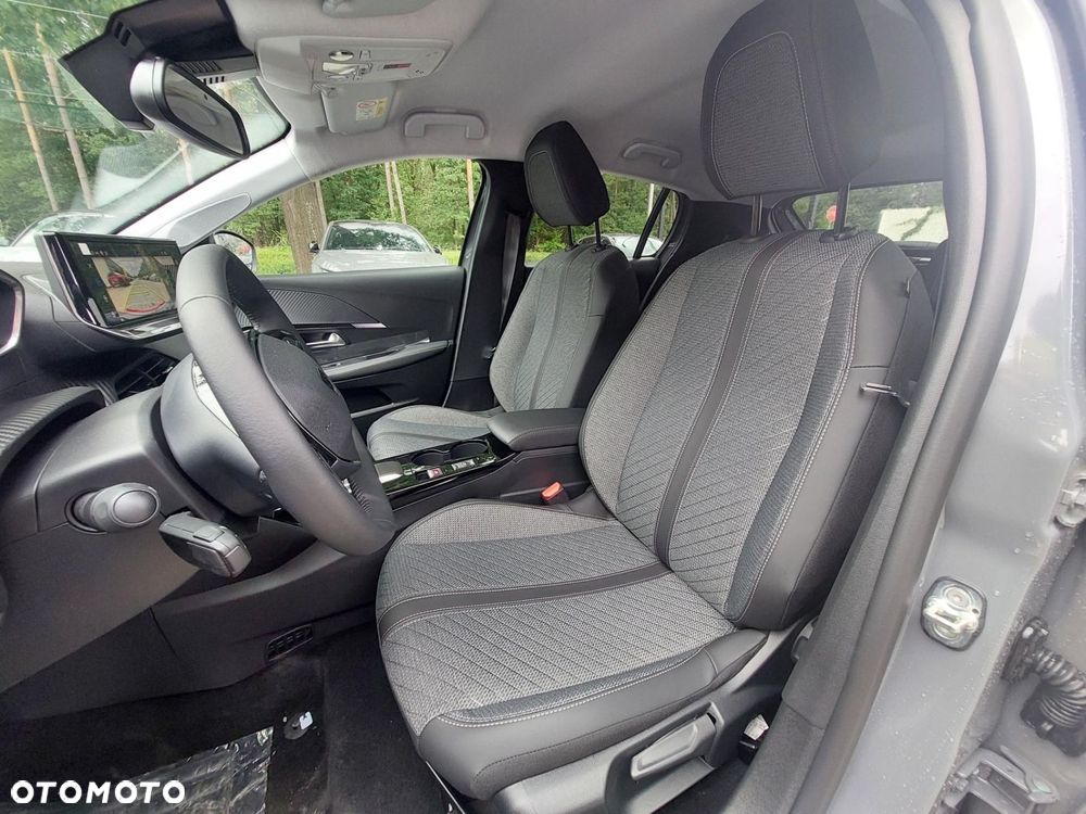 Peugeot 208 - 12
