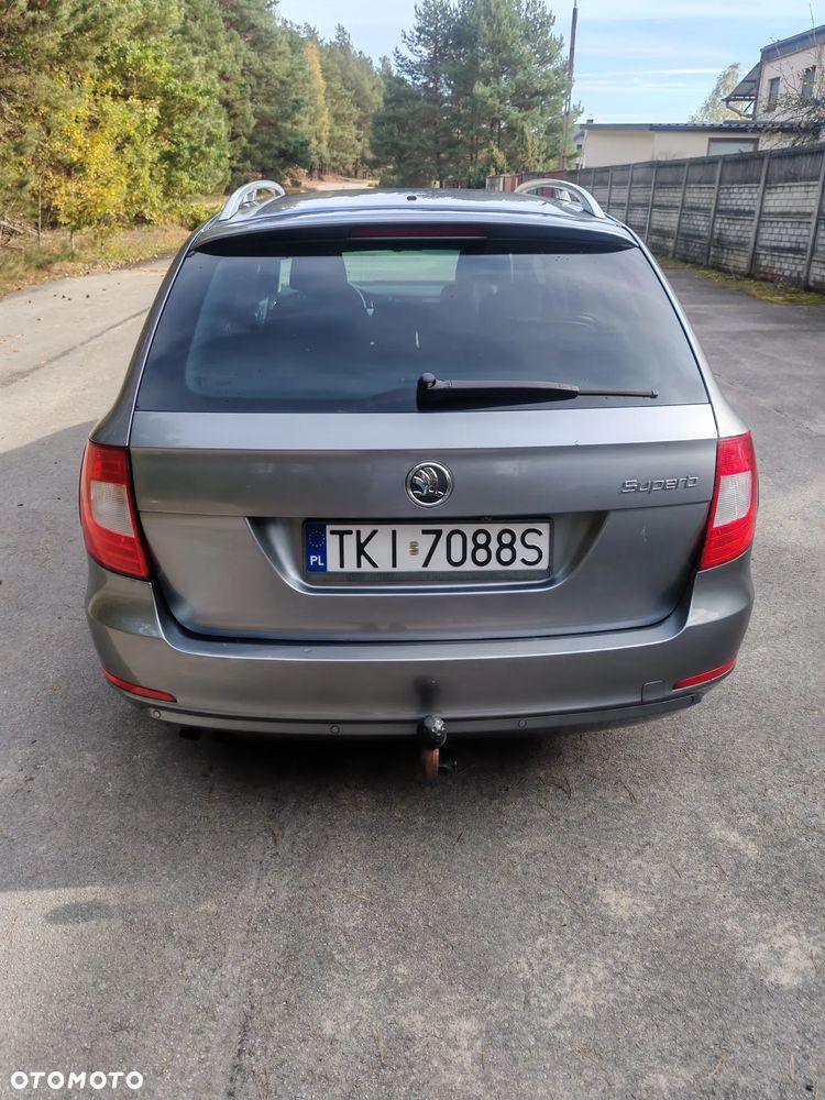 Skoda Superb 2011 photo 3