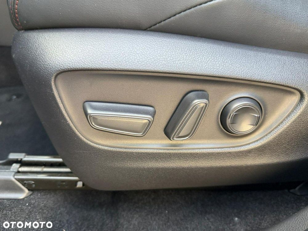 Toyota RAV4 2.5 Hybrid Black Edition by JBL 4x4 - 16