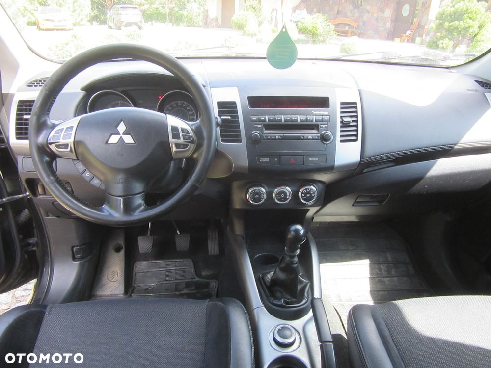 Mitsubishi Outlander - 10