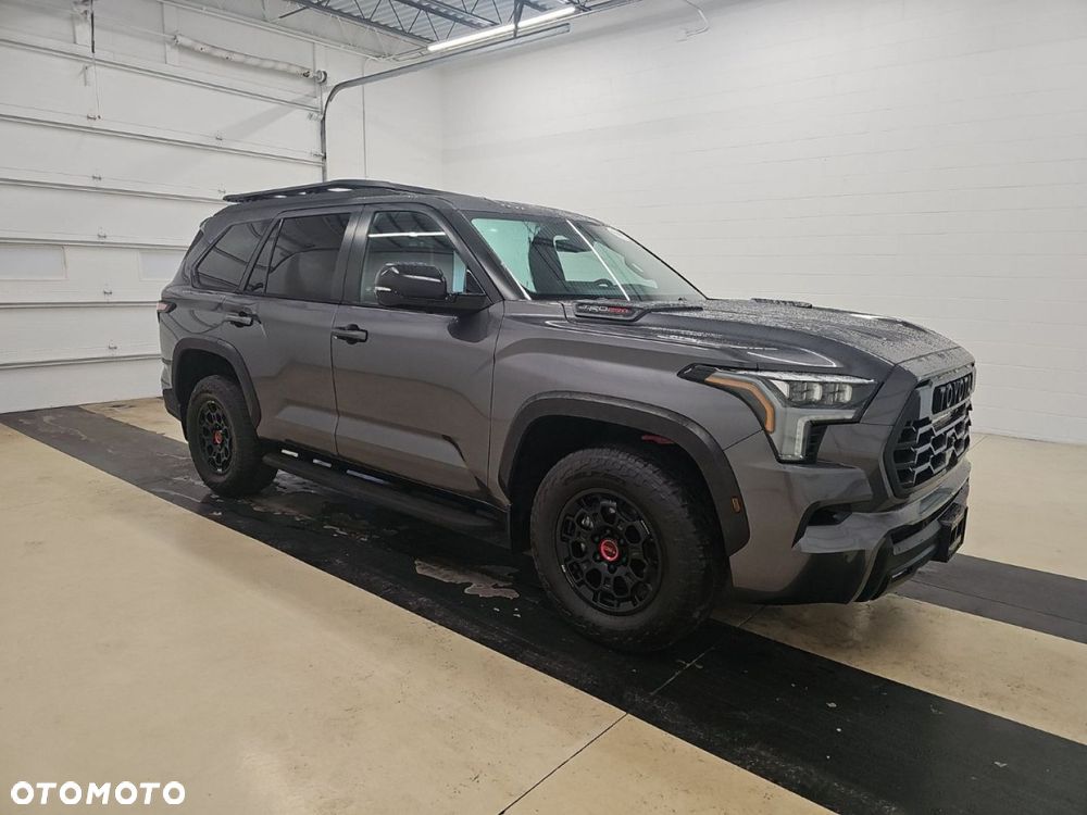 Toyota Sequoia - 6