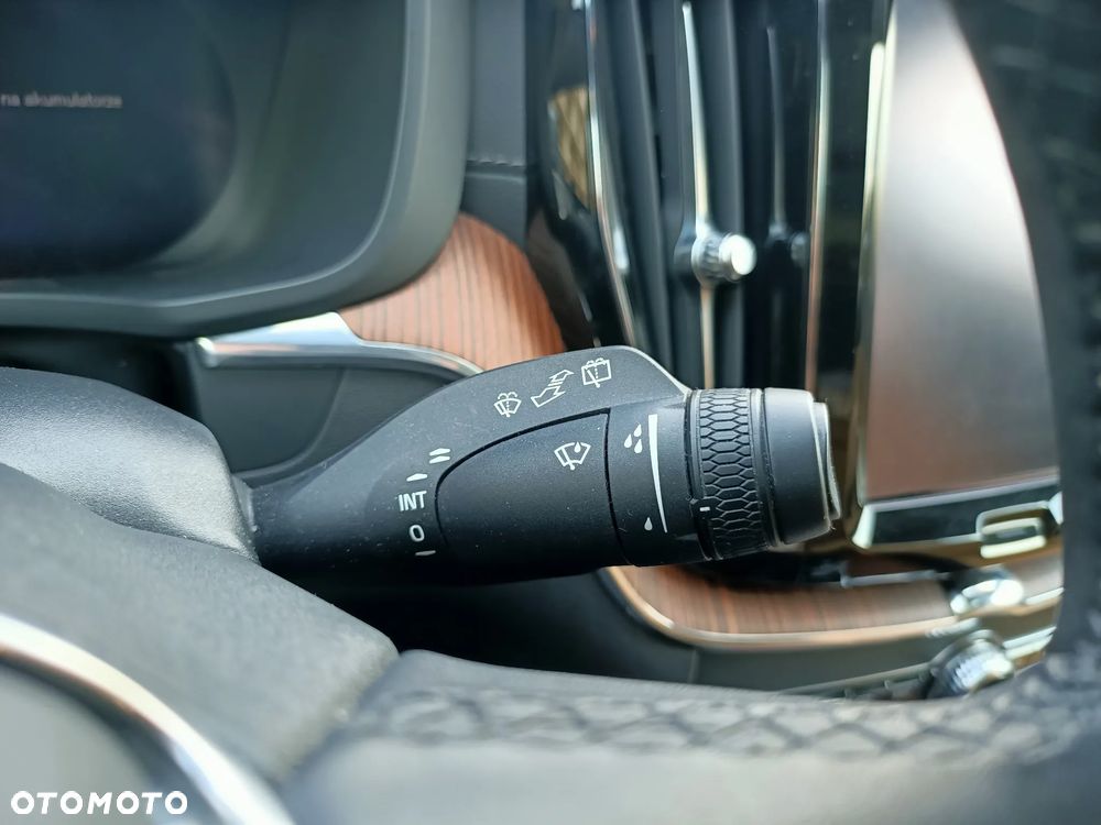 Volvo XC 60 T8 Plug-In Hybrid AWD Ultimate Bright - 19