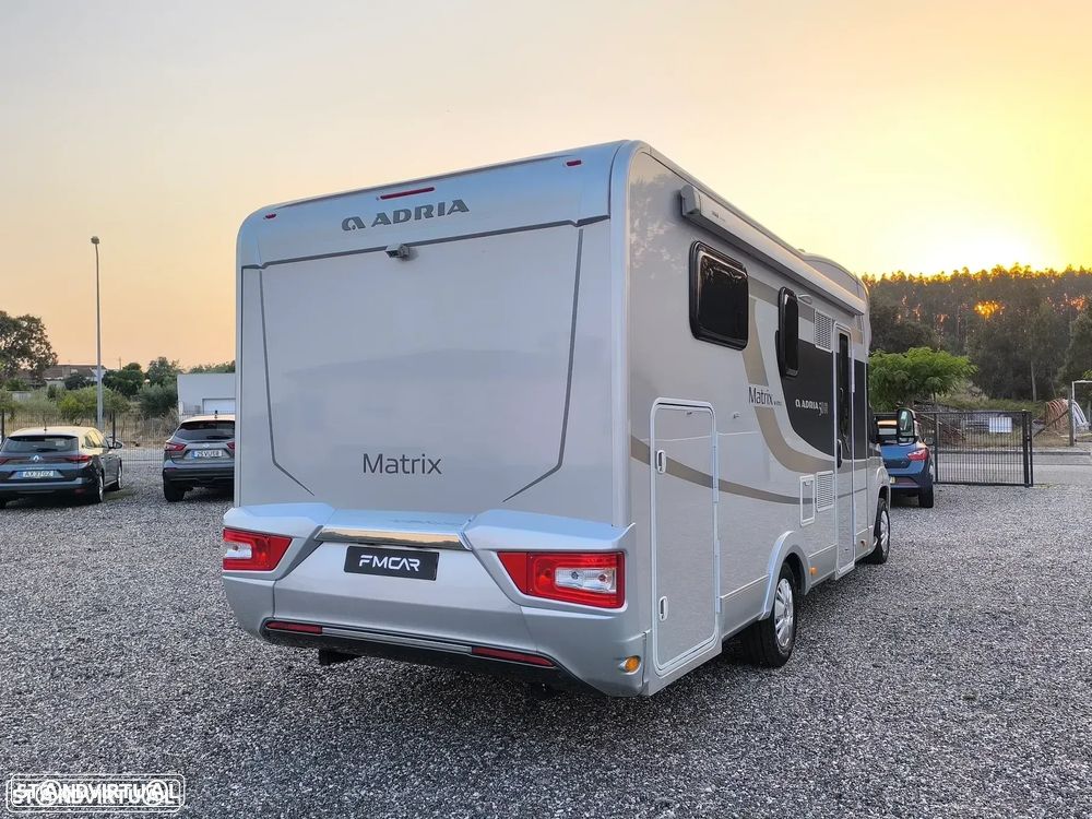 Adria Matrix M670SC 50 Anos 5lugares Cama central e basculante - 5