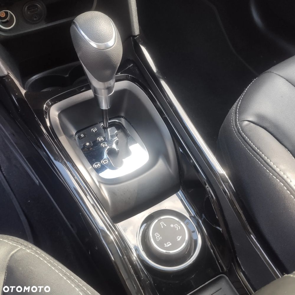 Peugeot 2008 1.2 Pure Tech Allure S&S EAT6 - 24