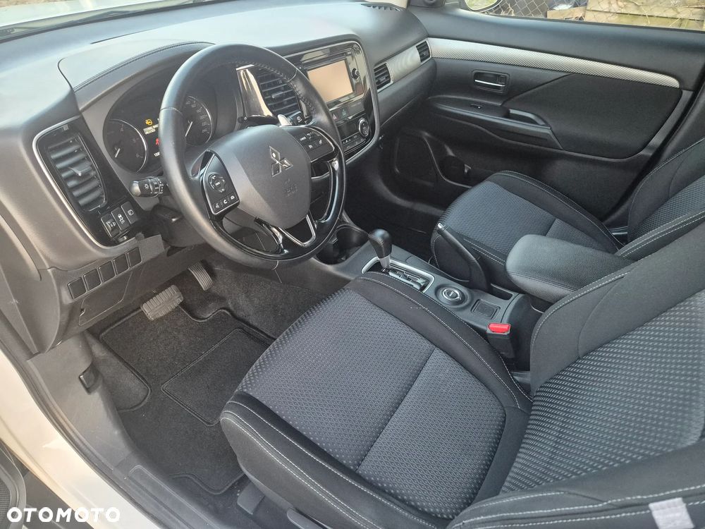 Mitsubishi Outlander 2.2 DI-D 4WD Automatik Diamant Edition - 17