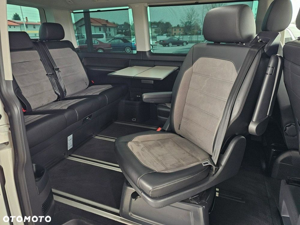 Volkswagen Multivan - 32