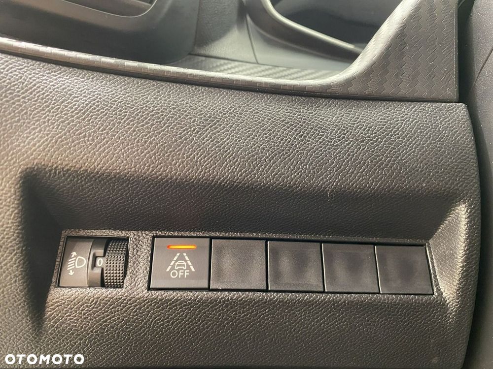 Peugeot 208 - 25