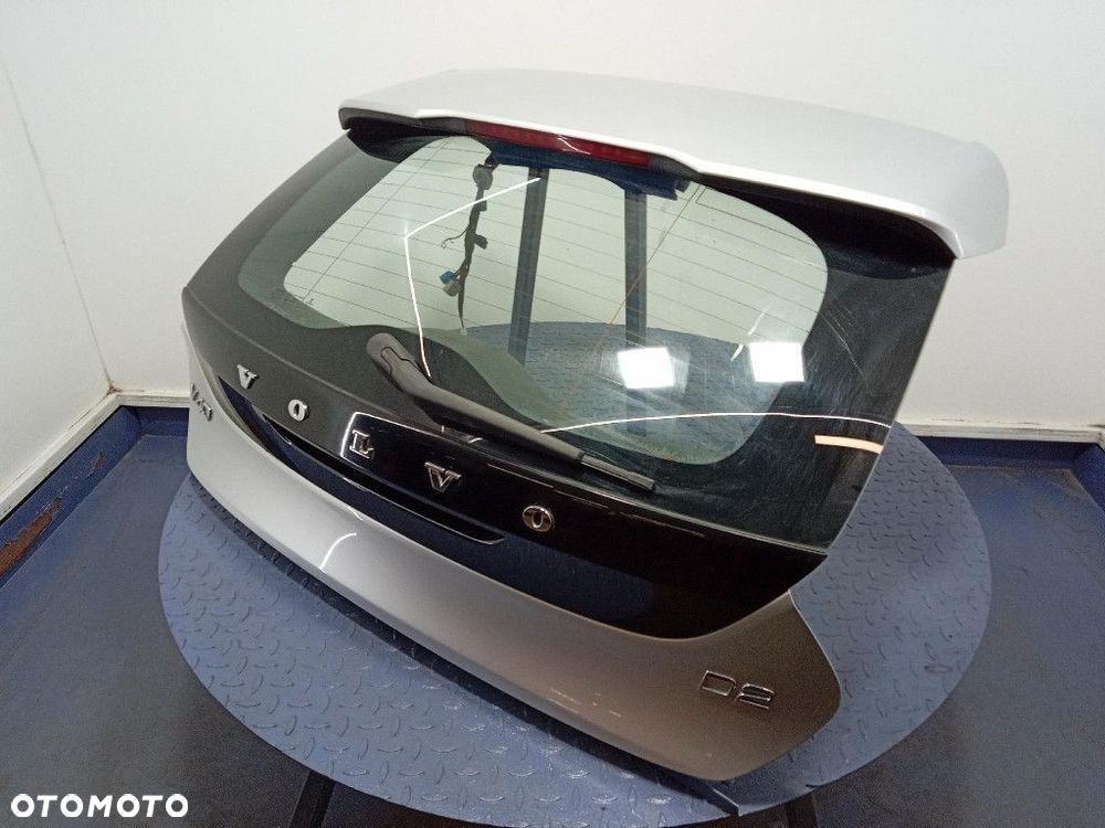 VOLVO V40 II LIFT 16- TYLNA KLAPA BAGAŻNIKA  711 BRIGHT SILVER - 4