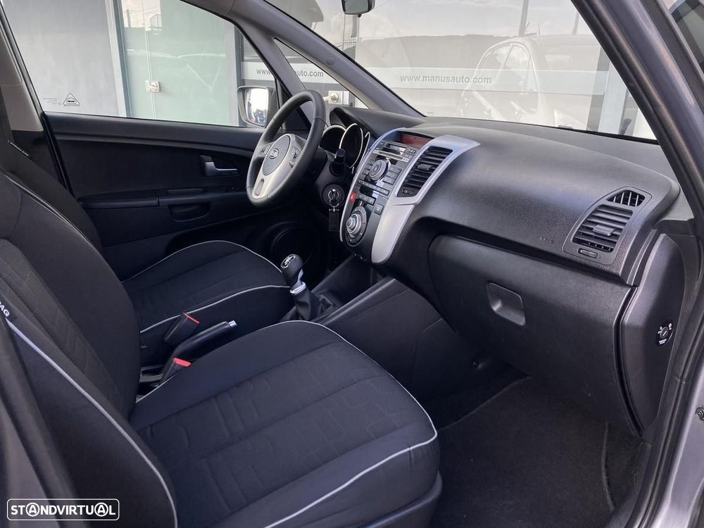 Kia Venga 1.4 CRDi EX ISG - 10