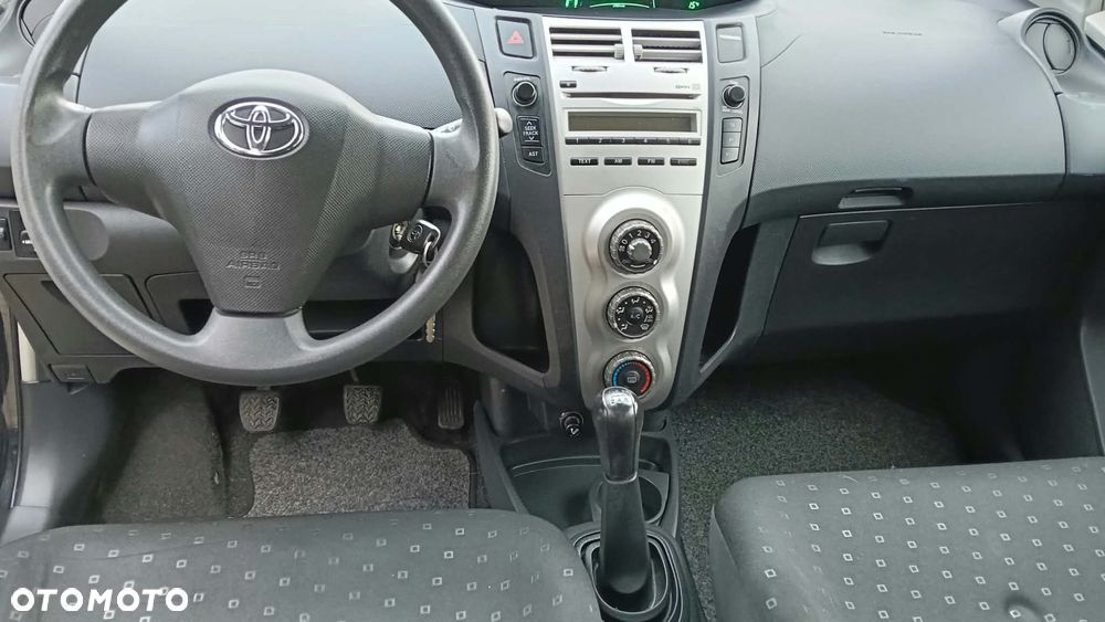 Toyota Yaris - 9