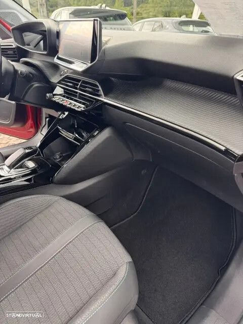 Peugeot e-208 - 10