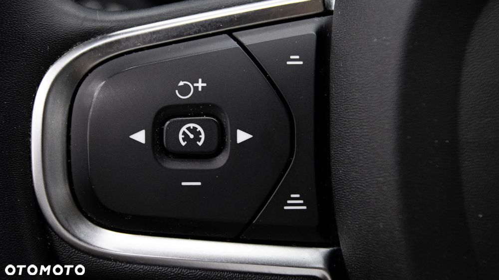 Volvo XC 60 T6 Plug-In Hybrid AWD Core - 25