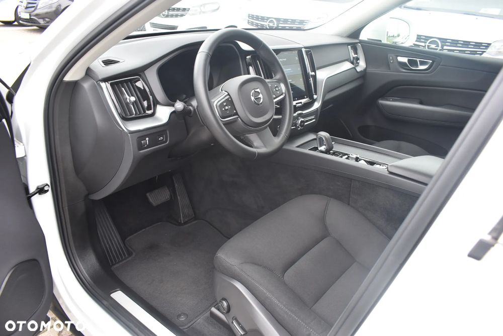 Volvo XC 60 B4 B Momentum Pro - 9