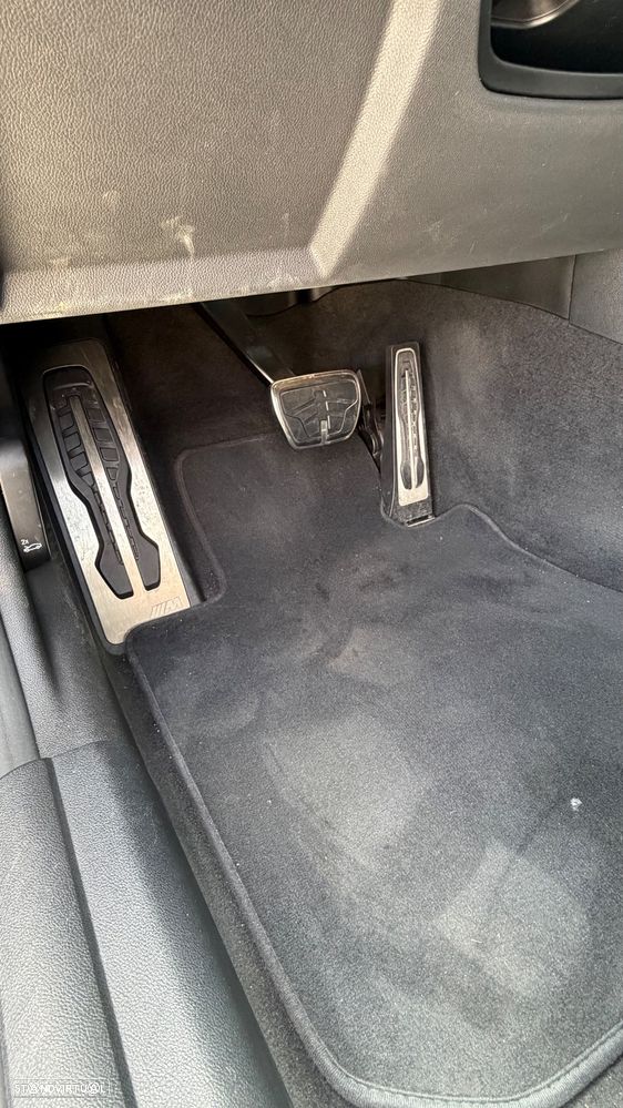 BMW i4 - 14