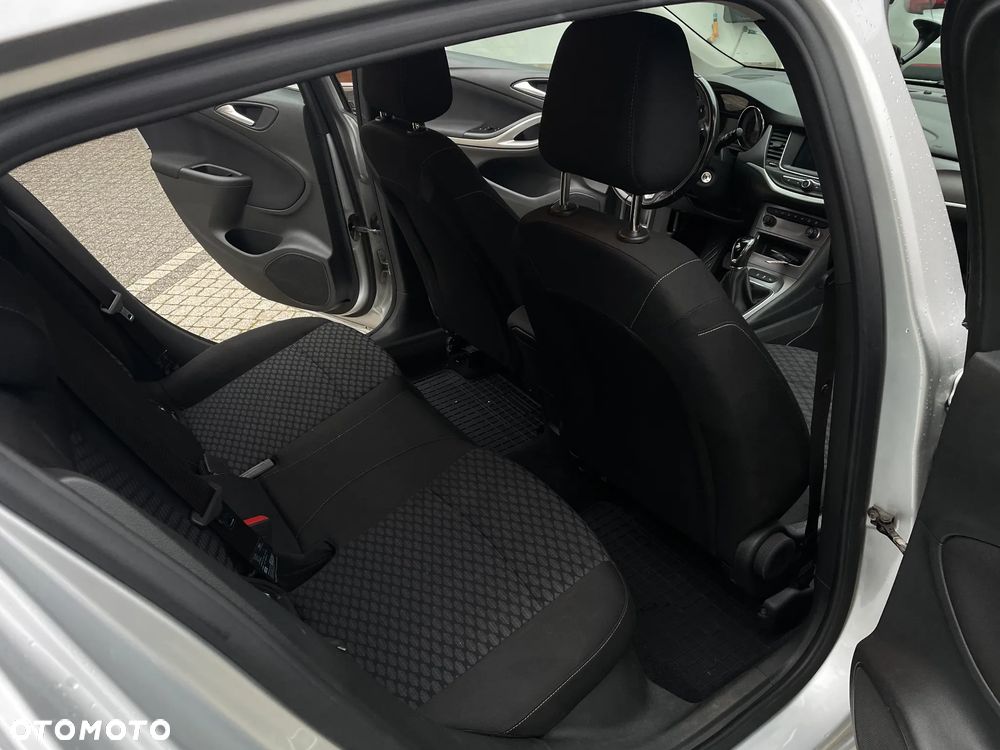 Opel Astra 1.2 T Business Edition S&S - 8