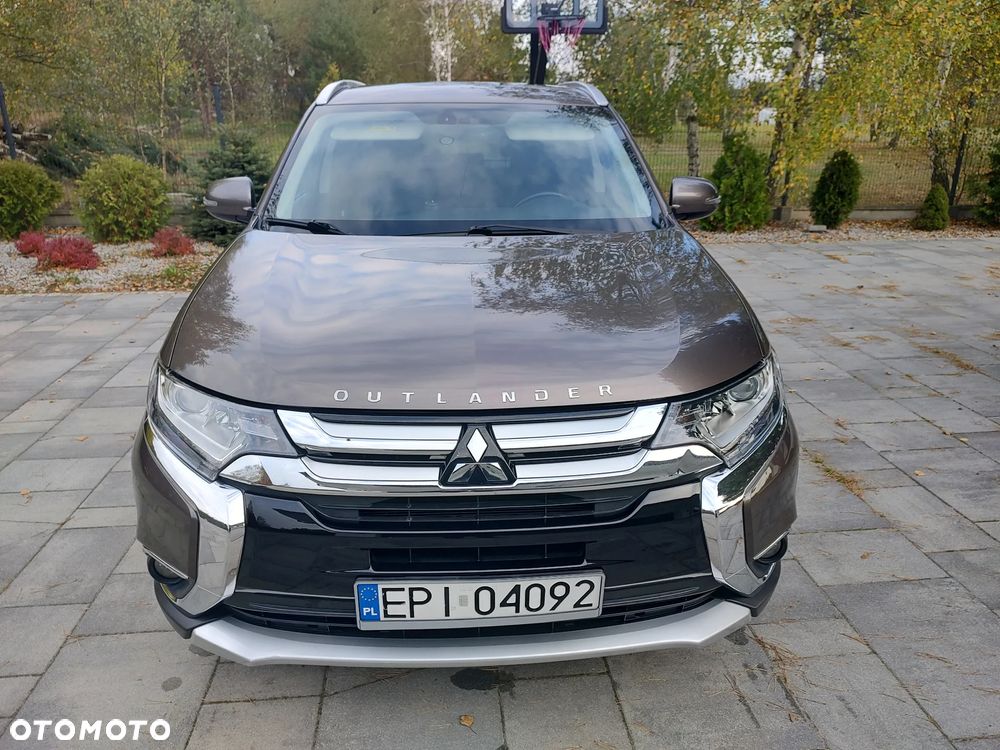 Mitsubishi Outlander - 2