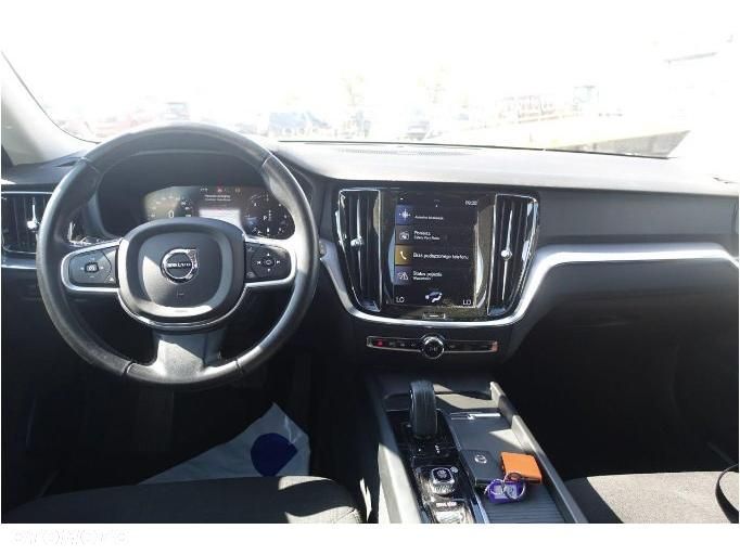 Volvo V60 B4 D Momentum - 8