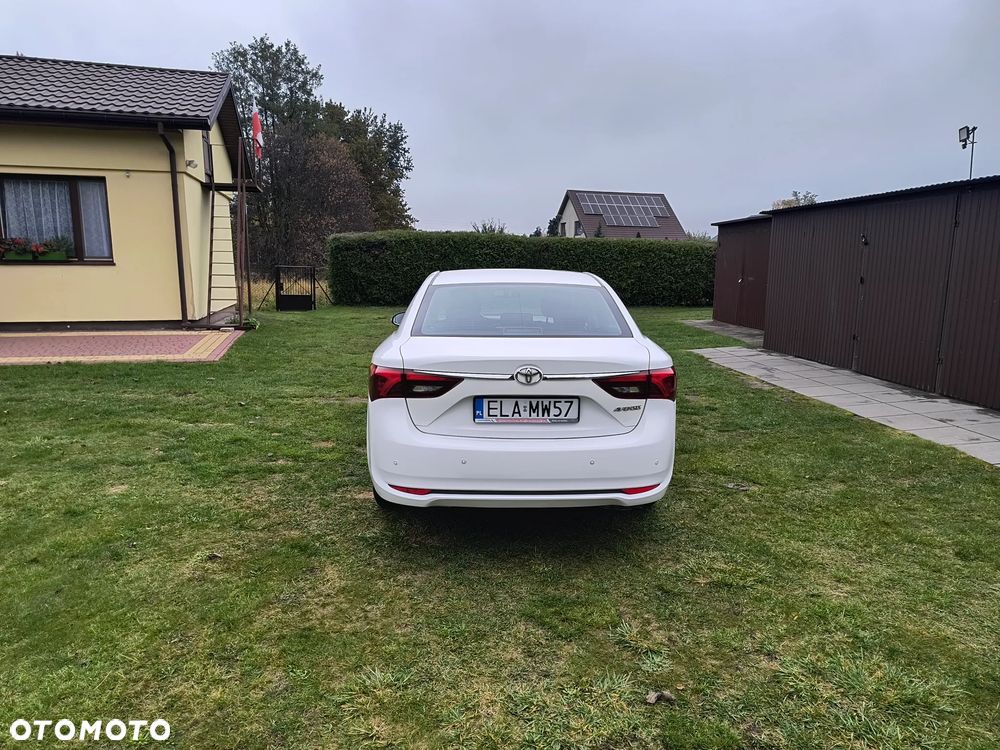 Toyota Avensis - 8