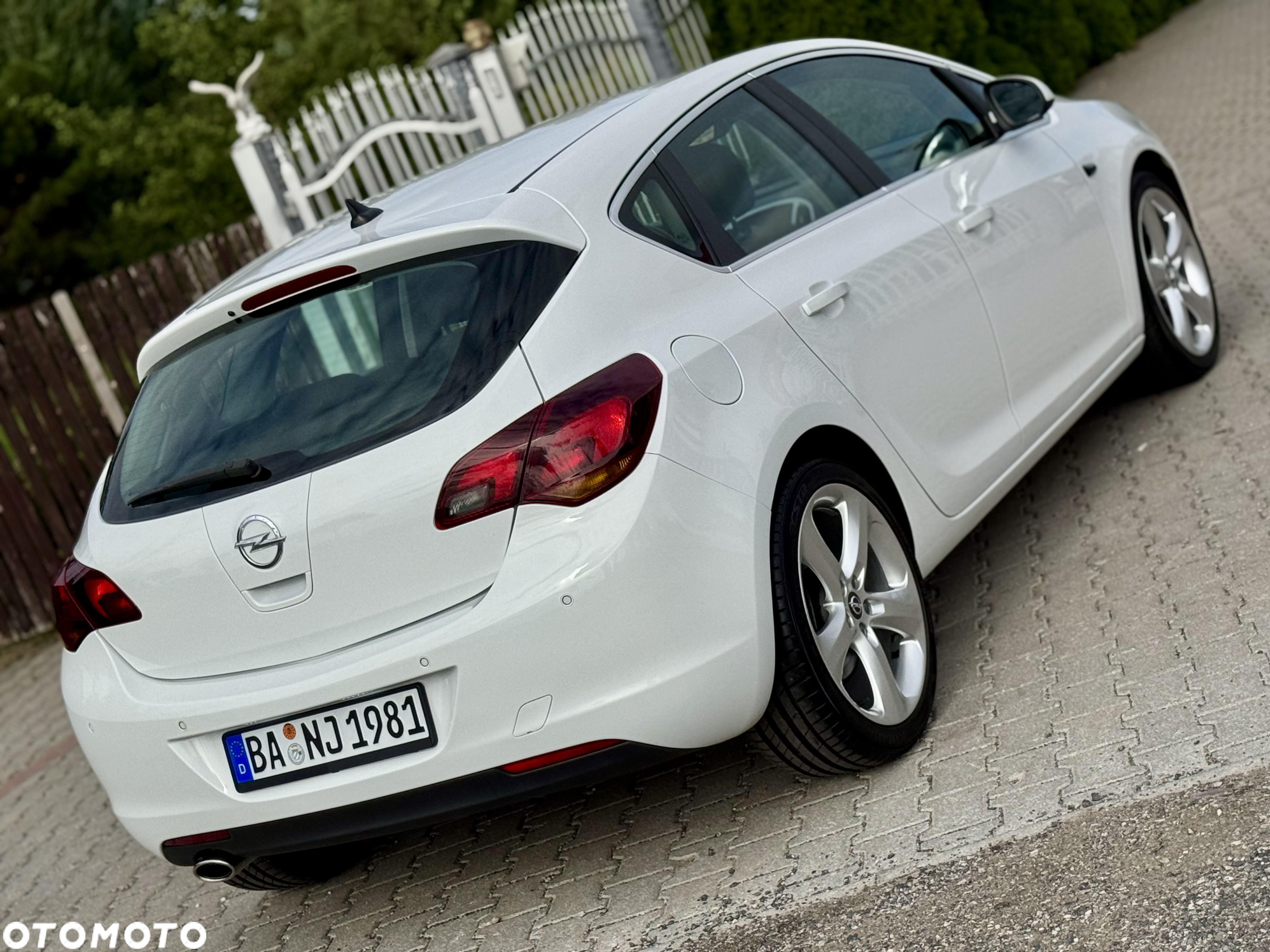Opel Astra 1.6 Turbo Cosmo - 28
