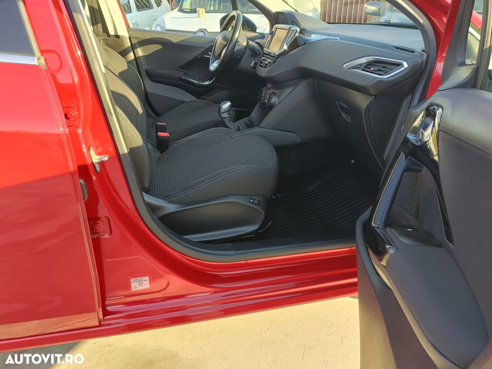 Peugeot 208 ver-puretech-110-stop-start-allure - 7