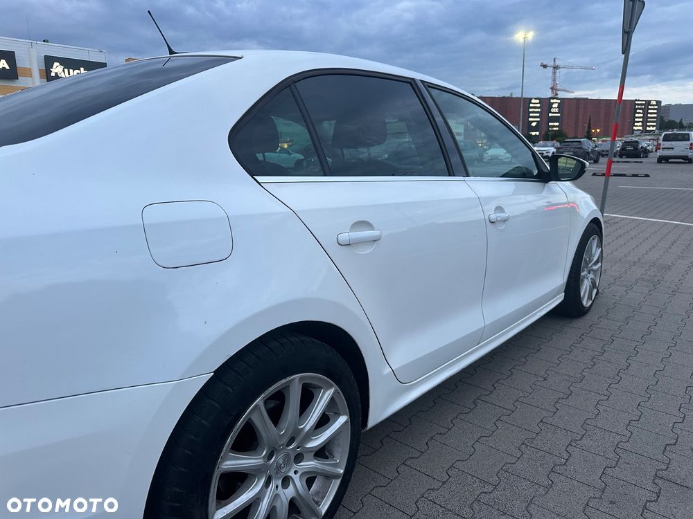 Volkswagen Jetta 2.0 TDI Comfortline - 8