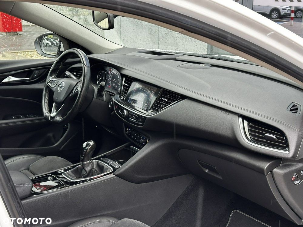 Opel Insignia Grand Sport 2.0 Diesel 4x4 Business Innovation - 18