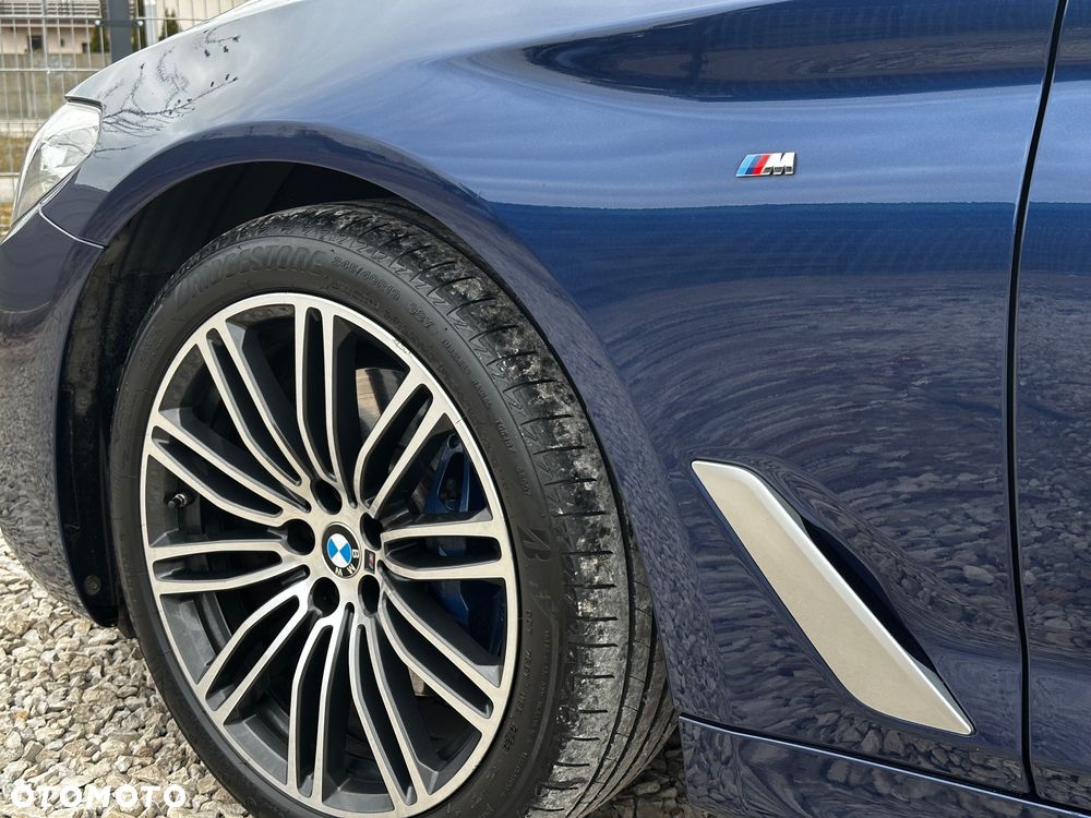 BMW Seria 5 530d xDrive Touring - 16