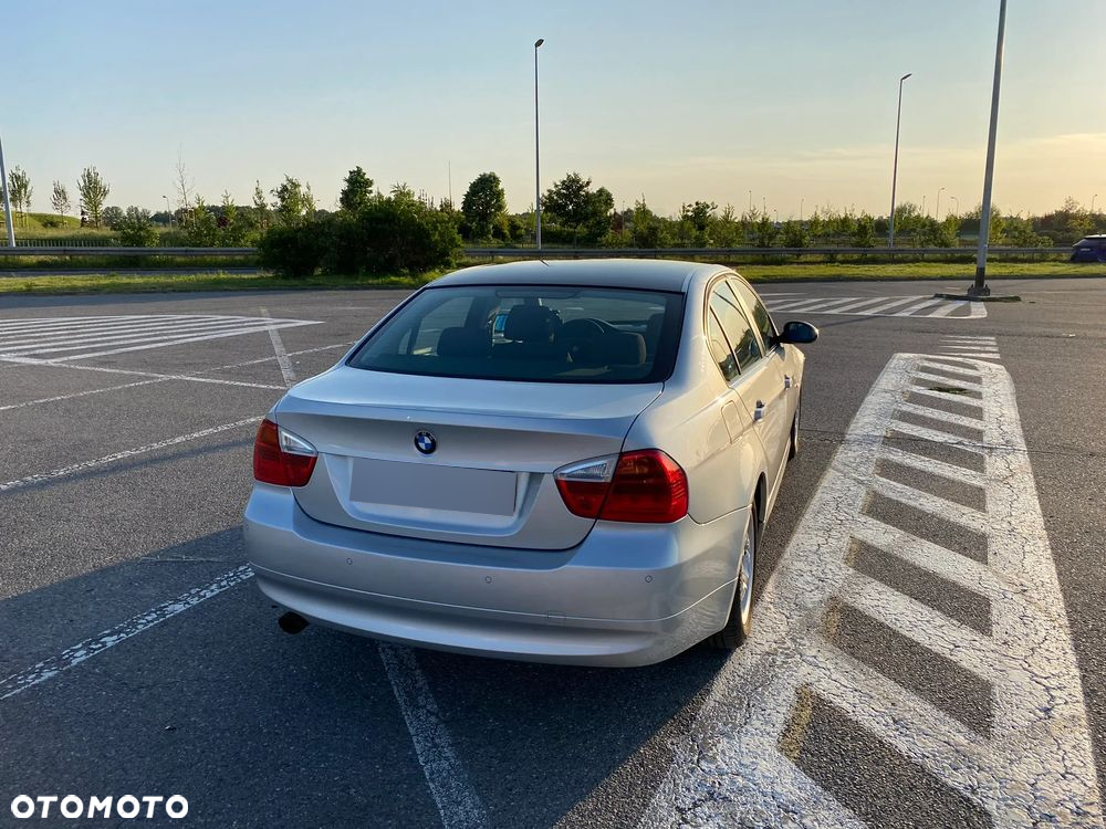 BMW Seria 3 318i - 5