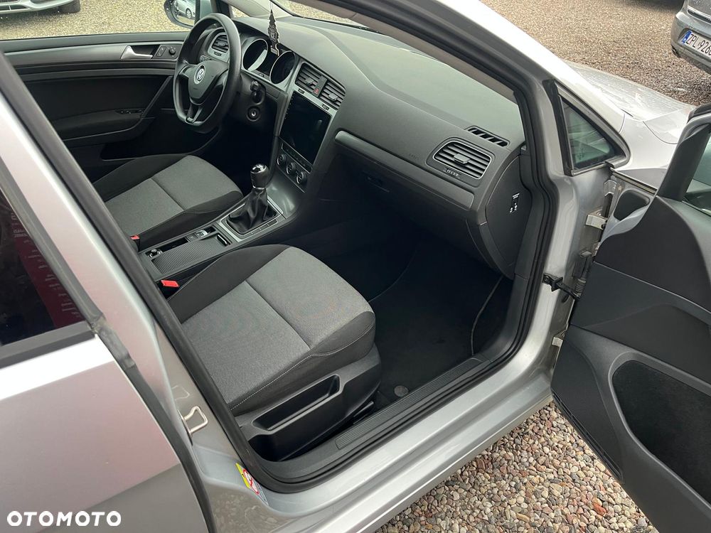 Volkswagen Golf 1.6 TDI DPF BlueMotion - 15