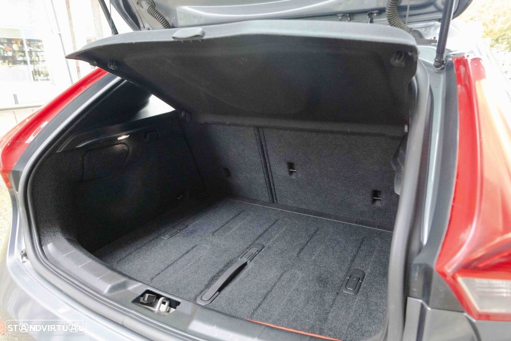 Volvo V40 2.0 D3 Momentum - 17