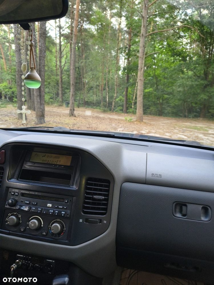 Mitsubishi Pajero - 2
