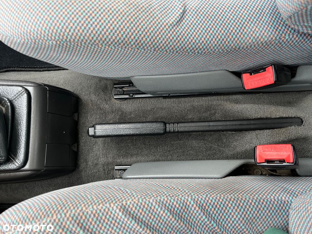 Renault 19 1.8 RN - 32