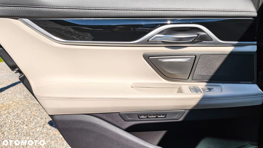 BMW Seria 7 750i xDrive sport - 11