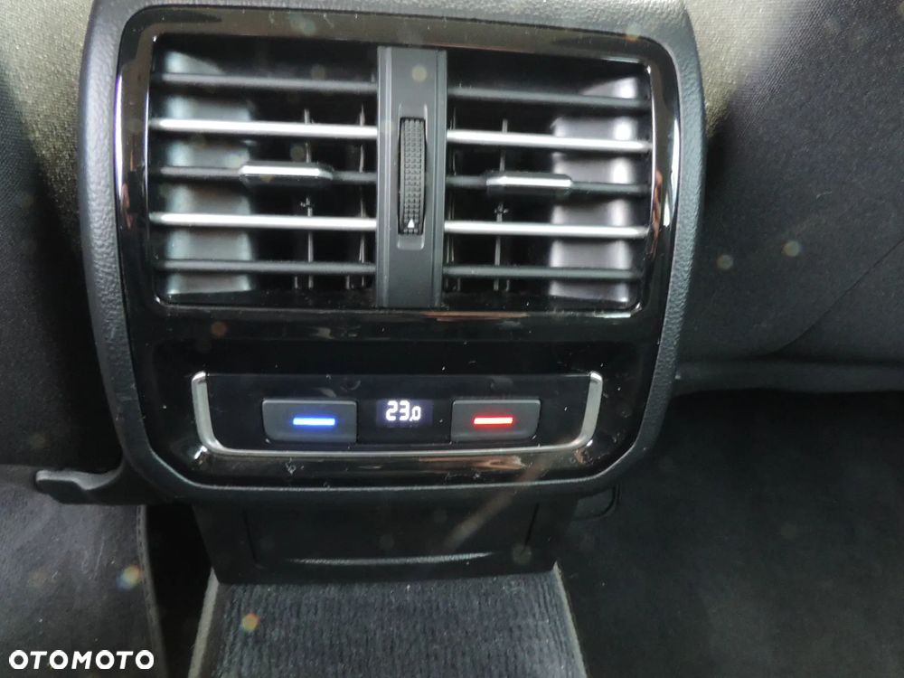 Volkswagen Passat 2.0 TDI SCR (BlueMotion Technology) Comfortline - 22