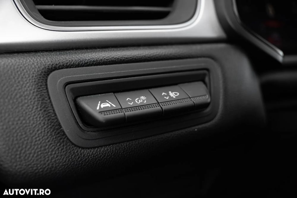 Renault Captur MHEV 140 Techno - 17