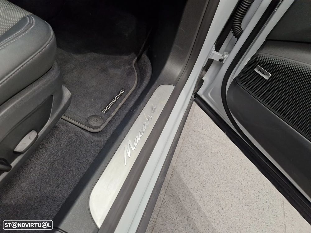 Porsche Macan Electric 4 - 25