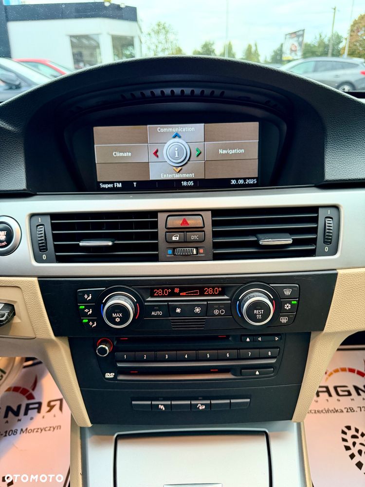 BMW Seria 3 330xd DPF Touring - 23