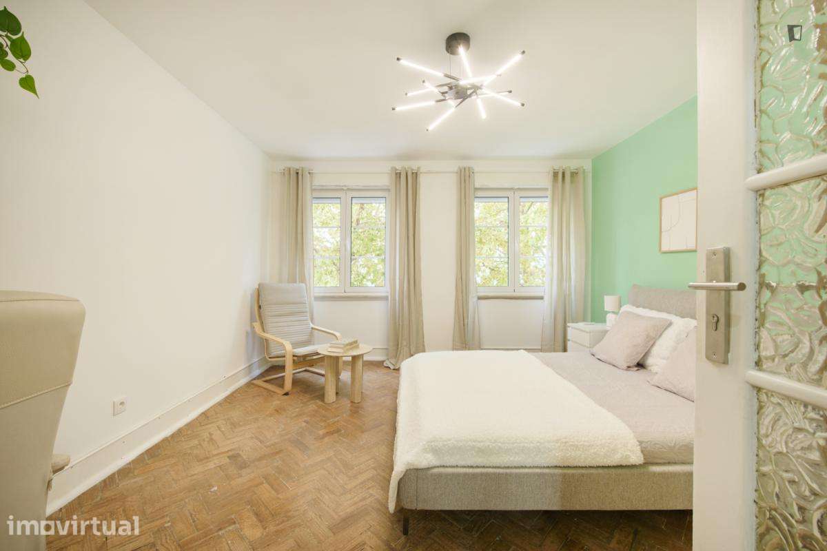 Quarto - localizado em Roma-Areeiro Lisbon - Grande imagem: 2/28