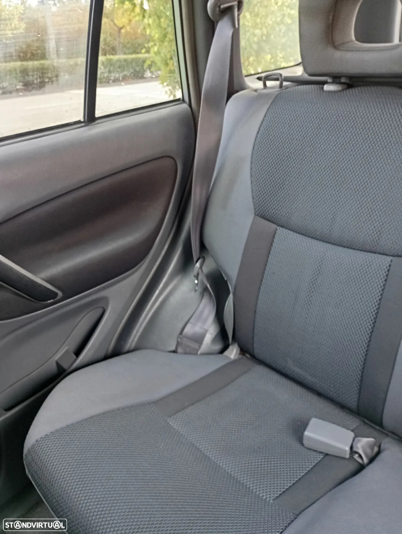 Toyota RAV4 - 8