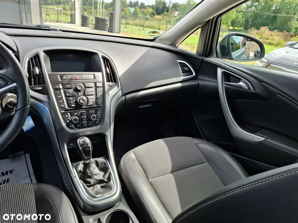 Opel Astra 1.6 T SIDI Cosmo S&S - 13