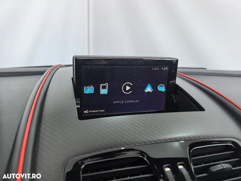 Aston Martin V8 Vantage S - 29